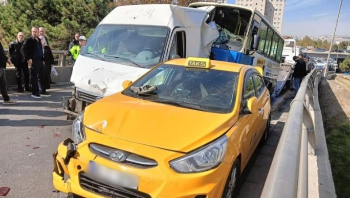 Altındağ'da 6 aracın karıştığı zincirleme trafik kazasında 6 kişi yaralandı!