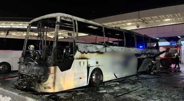 AŞTİ'de park halindeki yolcu otobüsünde yangın çıktı!