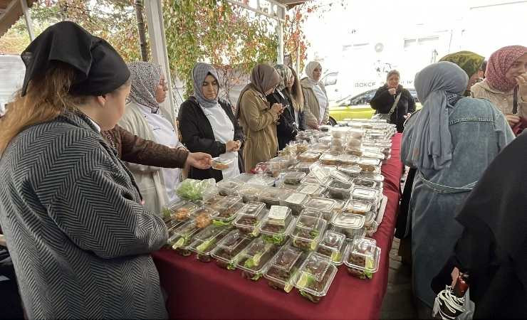 Çubuk'ta öğretmenlerden ve öğrencilerden Gazze yararına kermes