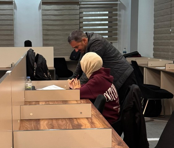 Pursaklar Belediye Başkanı Çetin'den kitap dostu gençlere ziyaret