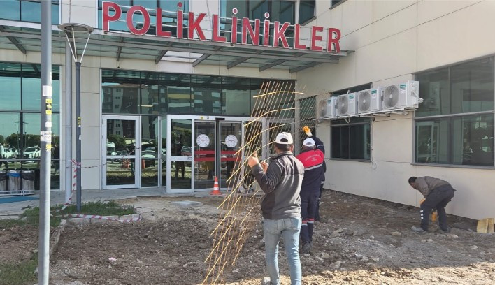 Kahramankazan Belediyesi ekipleri yol ve çevre düzenlemelerine devam ediyor