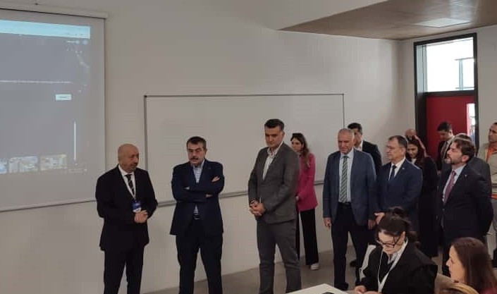 Bakan Tekin, ODTÜ'de zeka ve yetenek atölyelerini ziyaret etti.