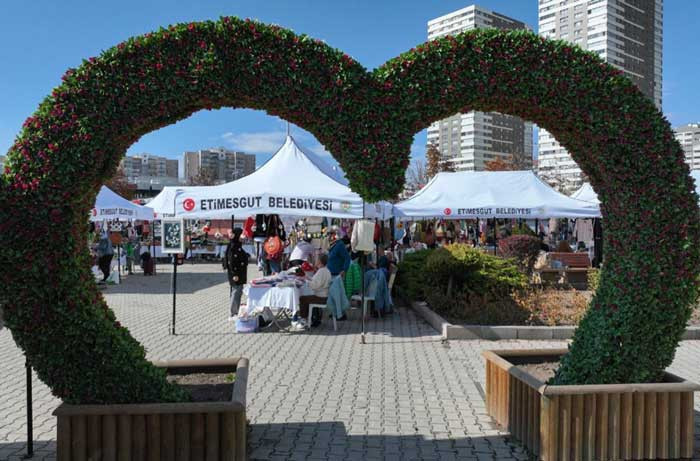 Etimesgut Belediyesi, 8. Kadın Emeği Pazarı'nı Göksu Parkı'nda düzenledi - Resim : 3