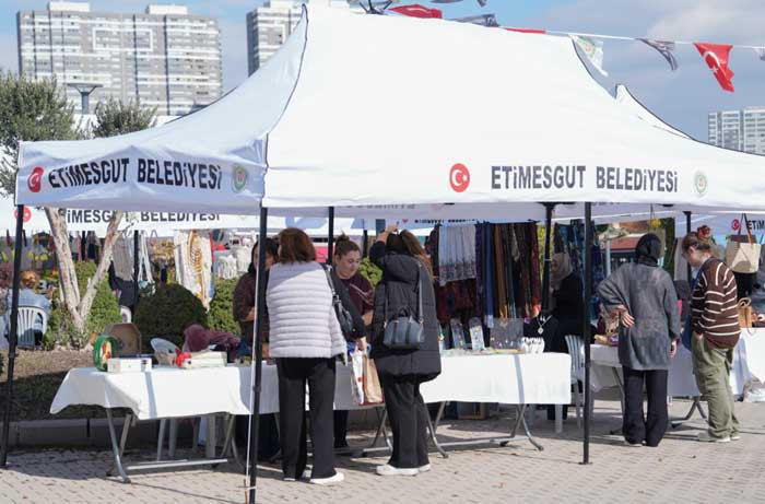 Etimesgut Belediyesi, 8. Kadın Emeği Pazarı'nı Göksu Parkı'nda düzenledi - Resim : 2