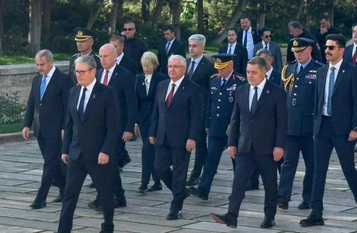 İngiltere Başbakanı Keir Starmer, Anıtkabir'i ziyaret etti