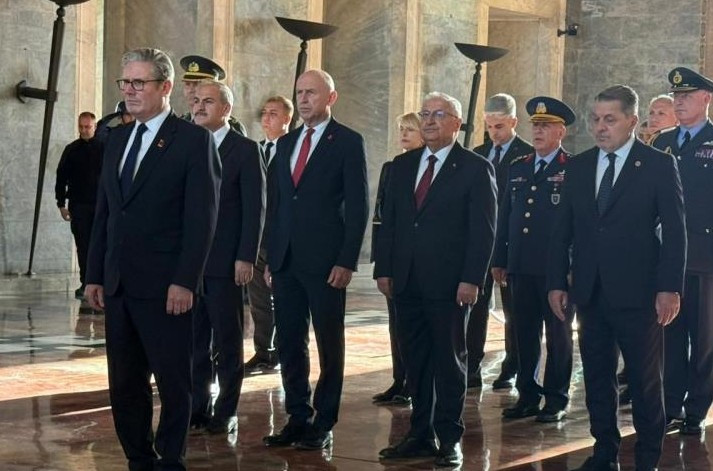 İngiltere Başbakanı Keir Starmer, Anıtkabir'i ziyaret etti - Resim : 2
