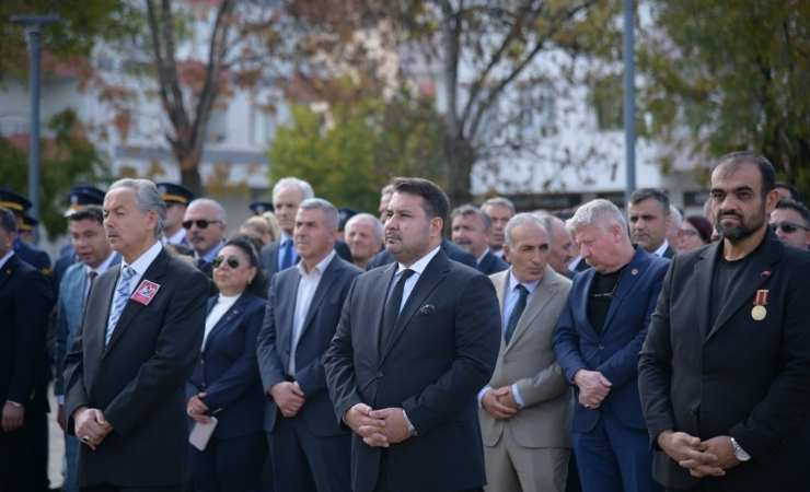 Kahramankazan'da Atatürk Anıtı'na çelenk sunuldu