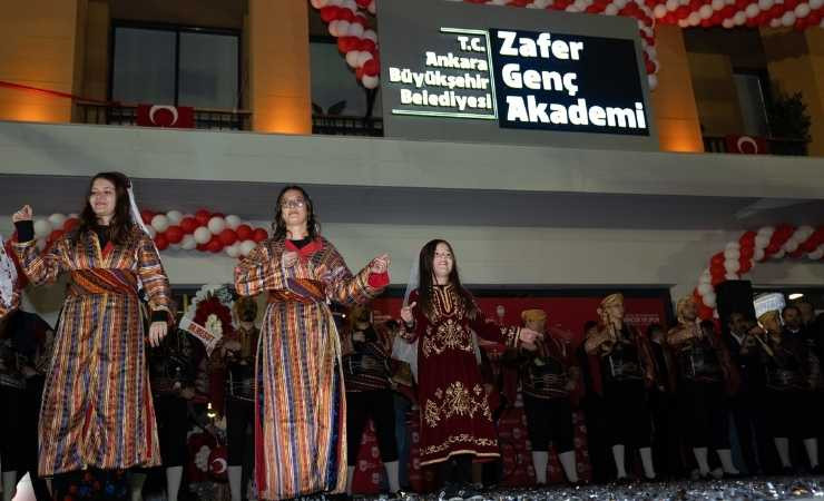 Mansur Yavaş, ABB projesi Zafer Genç Akademinin açılışını yaptı - Resim : 2