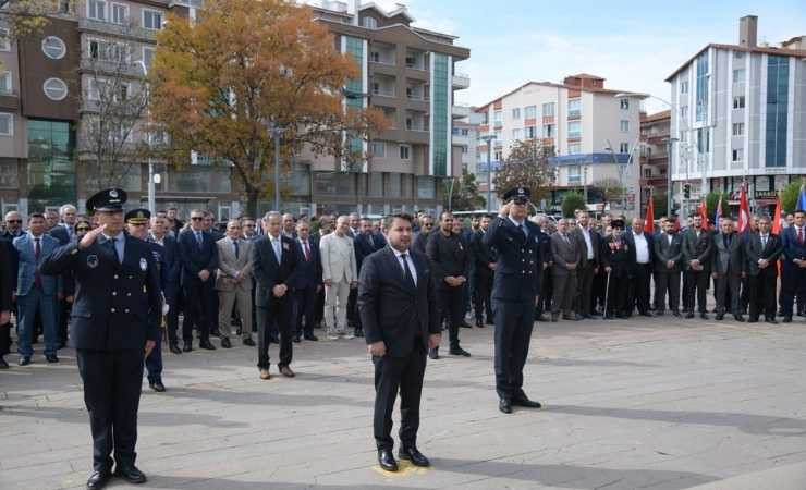 Kahramankazan'da Atatürk Anıtı'na çelenk sunuldu - Resim : 2