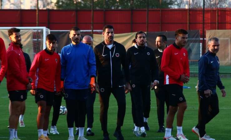 Gençlerbirliği'nde Volkan Demirel için imza töreni düzenlendi