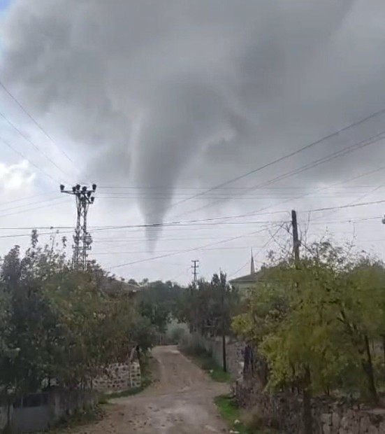 Ayaş'ta fırtına konteynır evi devirdi: 1 kişi hayatını kaybetti