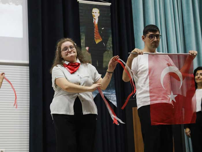 Etimesgut Belediyesi Engelsiz Yaşam Merkezi'nde Cumhuriyetin 102. yaşı kutlandı!