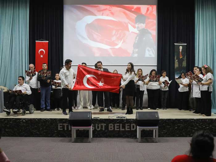 Etimesgut Belediyesi Engelsiz Yaşam Merkezi'nde Cumhuriyetin 102. yaşı kutlandı! - Resim : 2
