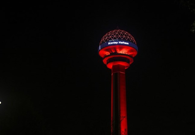 Ankara'nın simgesi Atakule, Kızılay Haftası'nda kırmıza boyandı! - Resim : 2