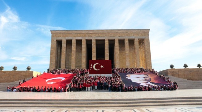 Genç Kızılay gönüllülerinden Anıtkabir'e anlamlı ziyaret!