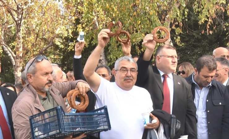 Memurlar TBMM önünde eylem yaparak taleplerini açıkladılar