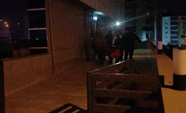 Çorum'da silahlı saldırıya uğrayan genç, bina boşluğuna sığınarak canını kurtardı