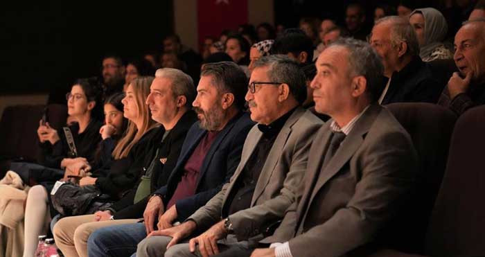 Keçiören Belediyesi'nin 'Babam Geri Döndü' oyunu yoğun ilgi gördü