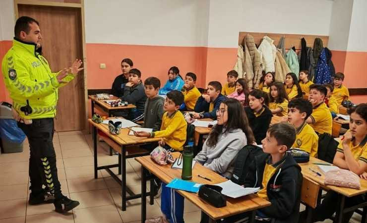 Beypazarı'nda öğrencilere trafik ve yaya güvenliği eğitimi veriliyor