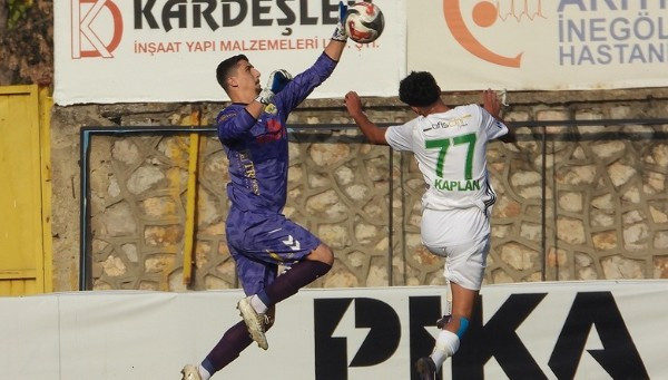 Karalar İnşaat Etimesgut Spor kalecisi Ramazan Özkanlı kalesine duvar ördü!