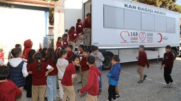 Çubuk'ta veliler kan bağışı kampanyasına katıldı