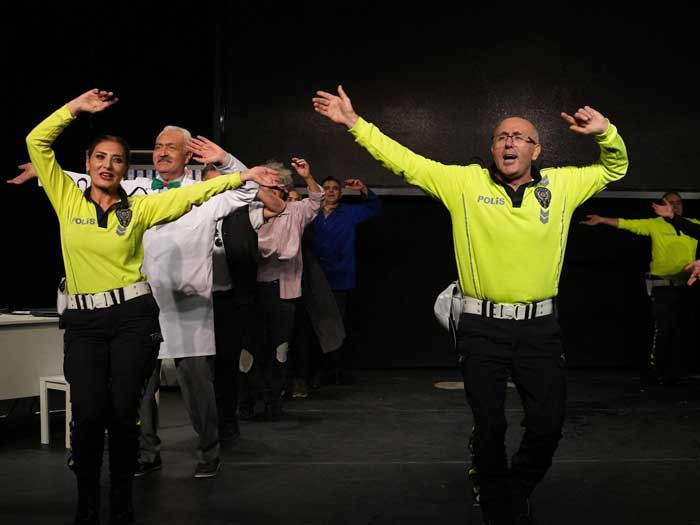 Etimesgut Belediyesi Emekli Tiyatrosu yeni sezonu 'Söz mü?' isimli oyunla açtı! - Resim : 4