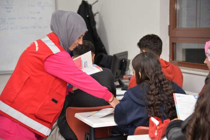 Kahramankazan Belediyesi'nden YKS öğrencilerine kitap desteği