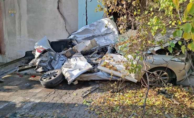 Beypazarı'nda 3 araçlı trafik kazasında 2 kişi yaralandı