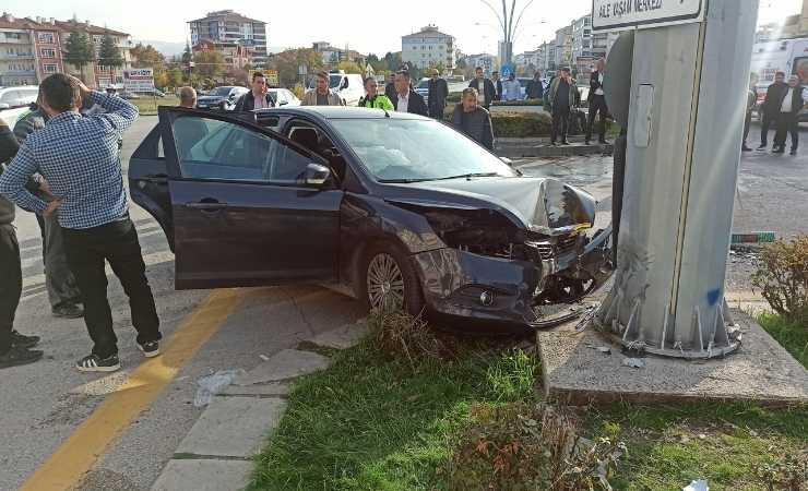 Kahramankazan'da trafik kazasında 2'si çocuk 6 kişi yaralandı