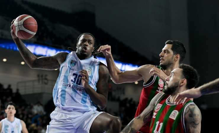 Türk Telekom başkentte Karşıyaka'yı 52 sayı farkla mağlup etti