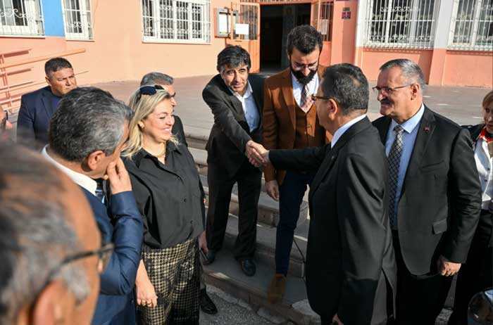 Altındağ Belediye Başkanı Veysel Tiryaki, Aydınlıkevler İlkokulu'nu ziyaret etti - Resim : 4