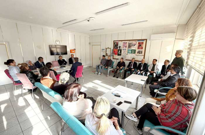 Altındağ Belediye Başkanı Veysel Tiryaki, Aydınlıkevler İlkokulu'nu ziyaret etti