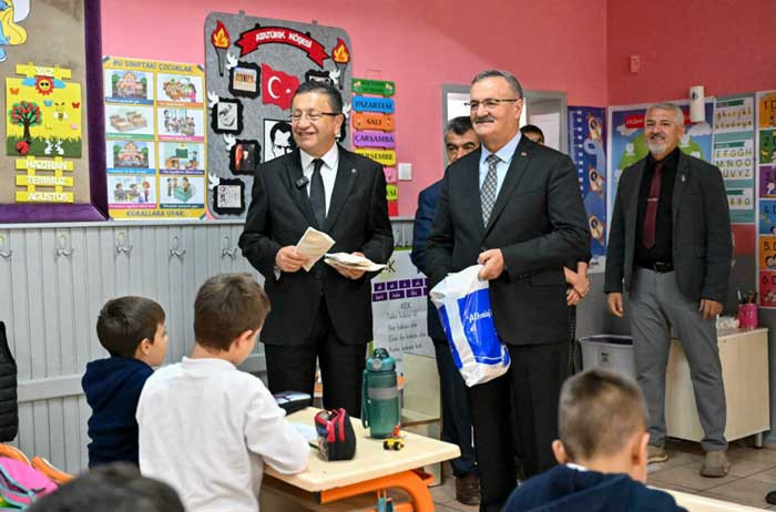Altındağ Belediye Başkanı Veysel Tiryaki, Aydınlıkevler İlkokulu'nu ziyaret etti - Resim : 3