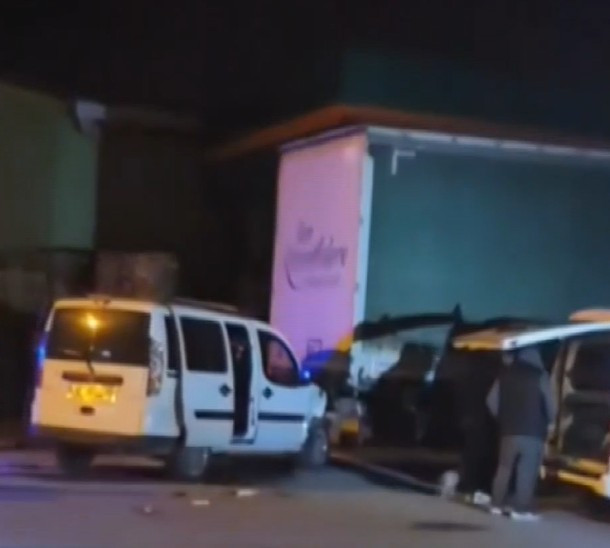 Elmadağ’da tıra arkadan çarpan araçta 4 kişi yaralandı