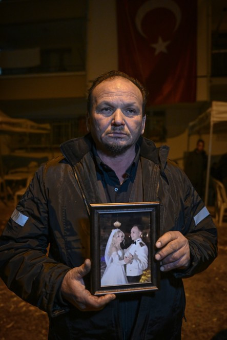 Hava Pilot Üsteğmen Cüneyt Kandemir’in şehit haberi Yenimahalle'deki ailesine ulaştı