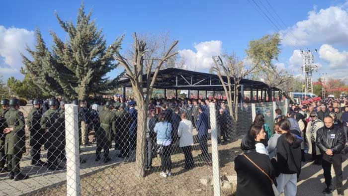 Şehit Pilot Üsteğmen Cüneyt Kandemir Gölbaşı'nda son yolculuğuna uğurlandı - Resim : 2