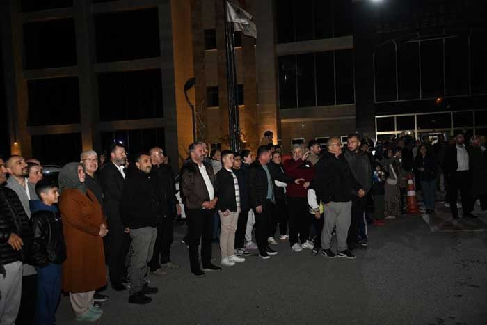 Pursaklar Belediyesi Gençlik Kampı'na katılan yeni kafileyi uğurladı
