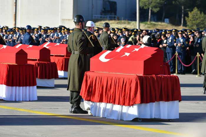 Kahramankazan Belediyesi şehitlerimiz için lokma ikramında bulundu