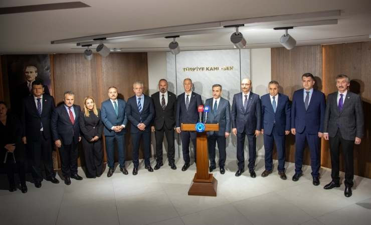 KKTC Çalışma Bakanı Hasipoğlu, Türkiye Kamu-Sen'i ziyaret etti