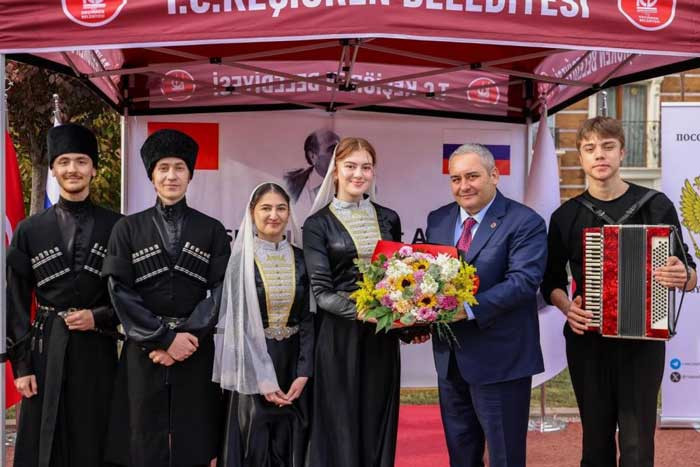 Keçiören Belediyesi, çalınan ünlü şair Kuliyev'in büstünün yerine yenisini yerleştirdi - Resim : 2