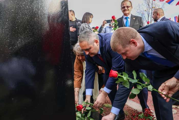 Keçiören Belediyesi, çalınan ünlü şair Kuliyev'in büstünün yerine yenisini yerleştirdi - Resim : 3