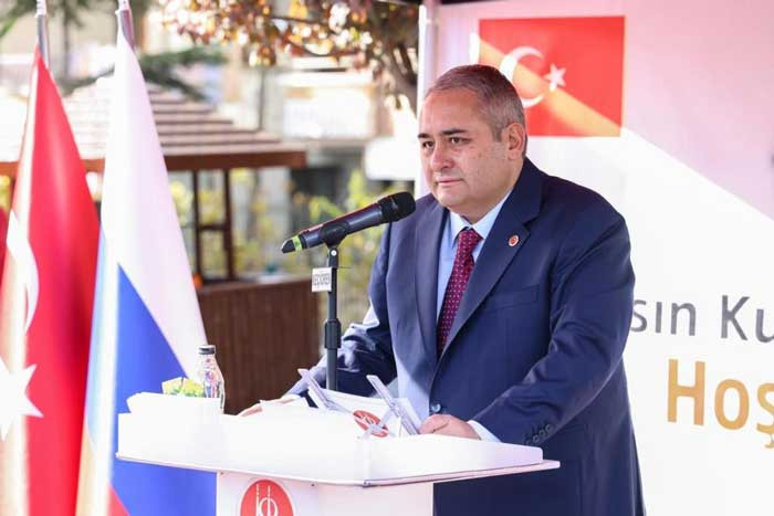 Keçiören Belediyesi, çalınan ünlü şair Kuliyev'in büstünün yerine yenisini yerleştirdi