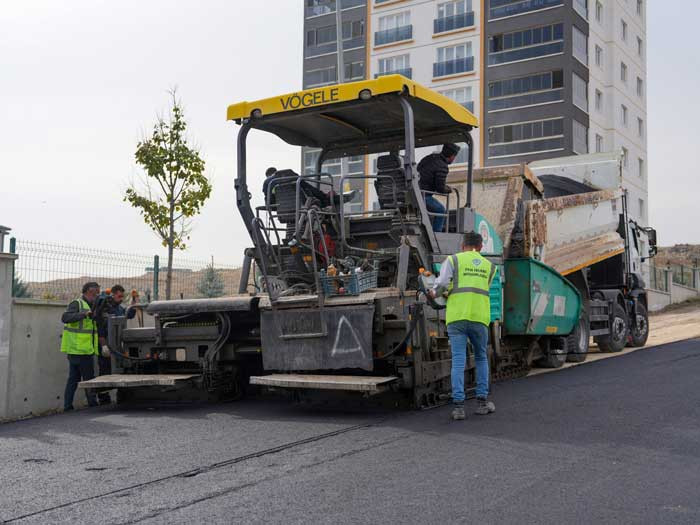 Etimesgut Belediyesi, Ayyıldız Mahallesi'nde asfalt serim çalışması gerçekleştirdi - Resim : 2