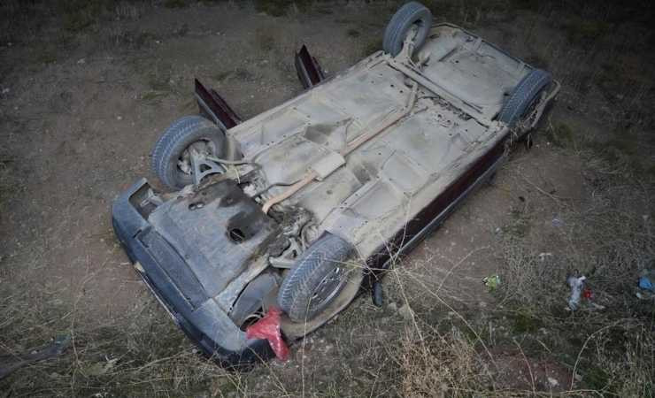 Kırıkkale'de takla atan otomobil şarampole devrilip hurdaya döndü