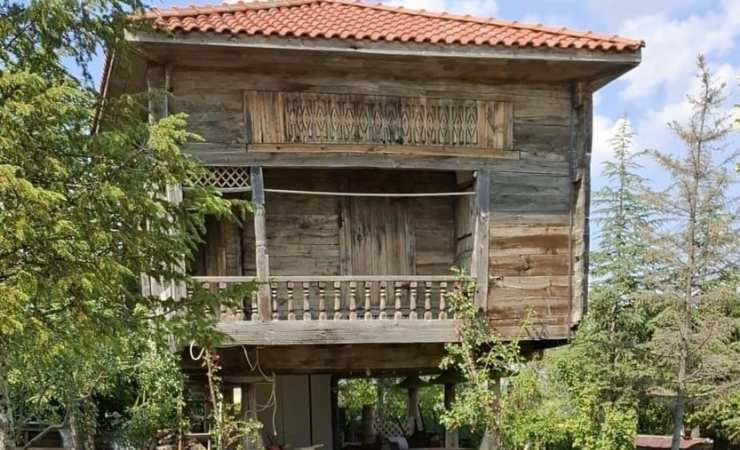 Gölbaşı'nda 200 yıllık serender çıkan yangın ile kül oldu