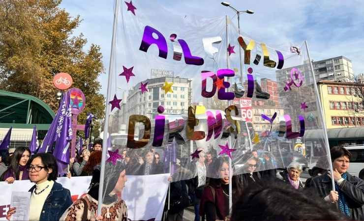 Kadın cinayetlerine tepki için Ankara'da yürüyüş düzenlendi