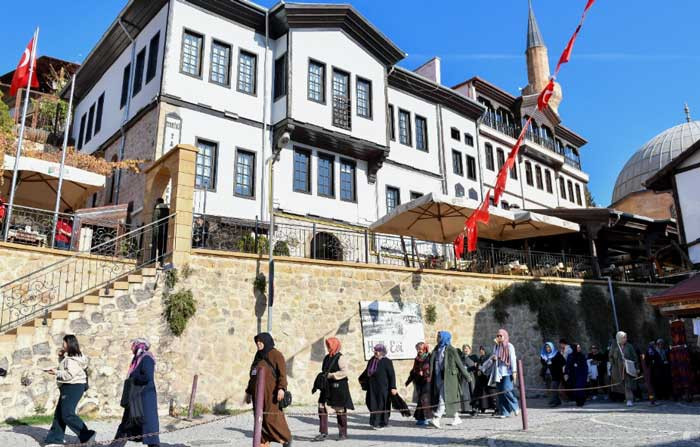 Altındağ Belediyesinin kültür gezileri ile kadınlar Türkiye'yi keşfe çıktı! - Resim : 3