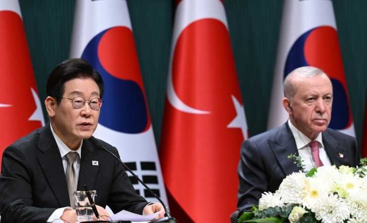 Türkiye ile Güney Kore arasında nükleer güç santrali için mutabakat zaptı imzalandı