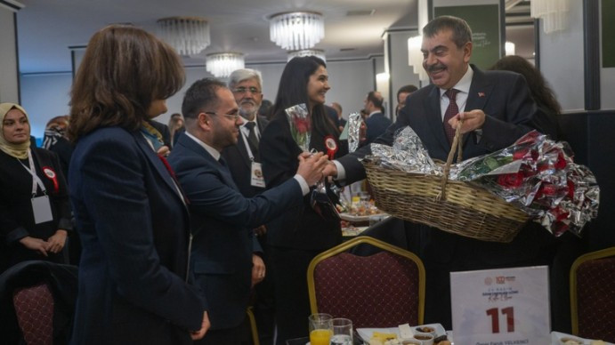 Bakan Tekin, 81 ilden gelen öğretmenlerle Başkent Öğretmenevi'nde buluştu