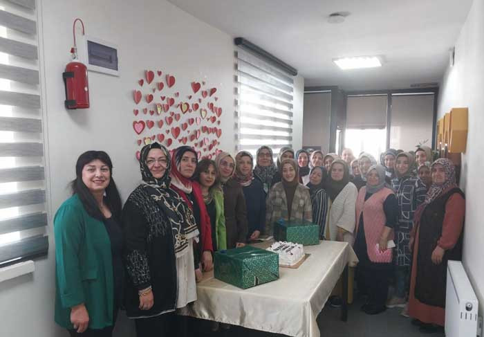 Pursaklar Belediyesi kursiyerleri, Öğretmenler Günü'nü kutladı! - Resim : 2